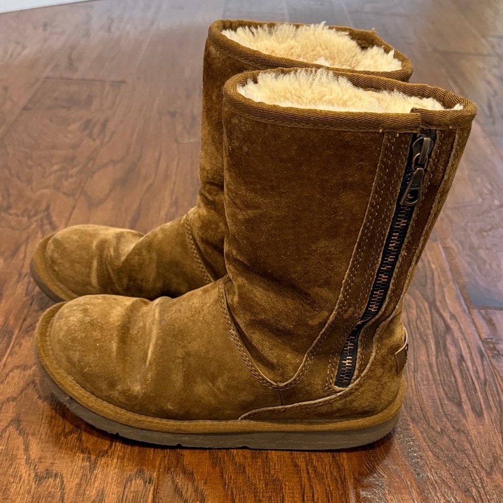 Vintage Mid Calf ZipperUGG “Mayfaire” Brown Winter Boots with Cream Lining